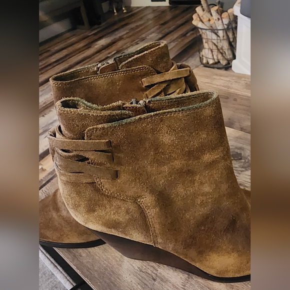 Frye suede wedge bootie with fringe - Picture 4 of 8